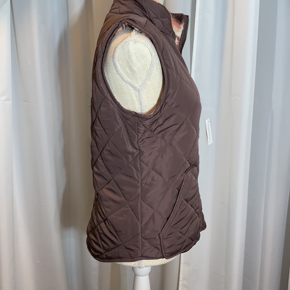 NEW Maurices Reversible Sherpa/Quilted Vest - Picture 11 of 12